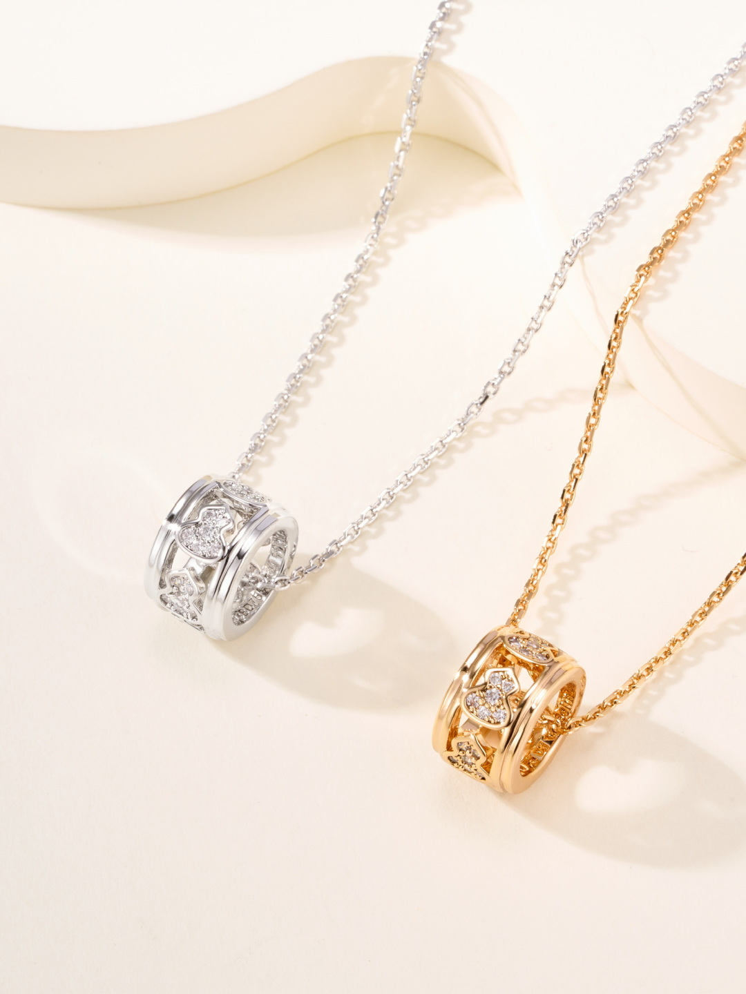 Qeelin Wulu Gourd necklace 18K yellow gold with clear diamonds 18K white gold with clear diamonds 45cm