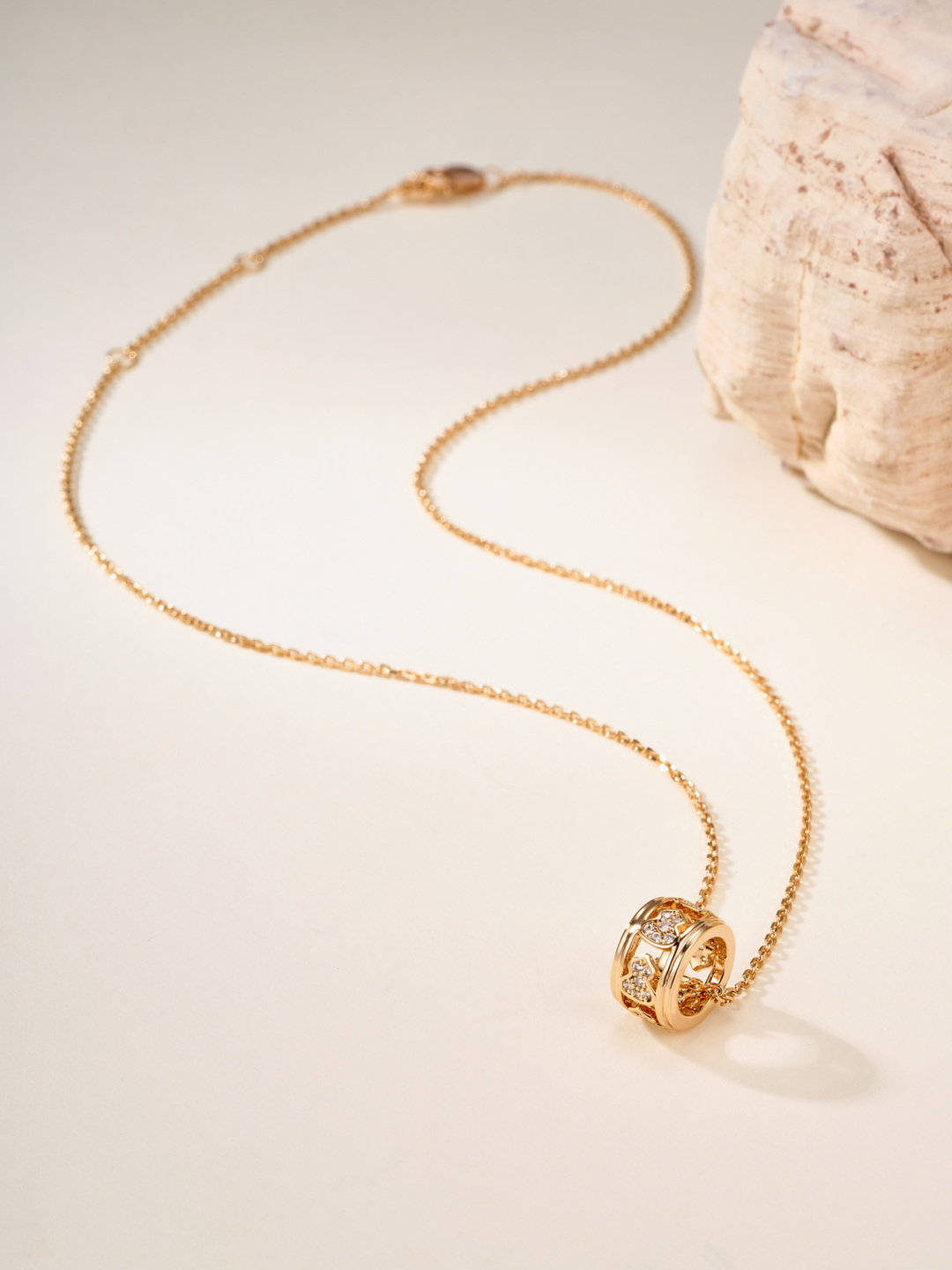 Qeelin Wulu Gourd necklace 18K yellow gold with clear diamonds 18K white gold with clear diamonds 45cm
