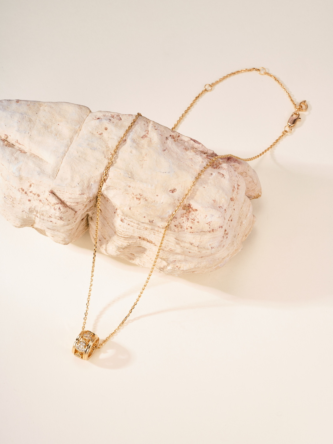Qeelin Wulu Gourd necklace 18K yellow gold with clear diamonds 18K white gold with clear diamonds 45cm