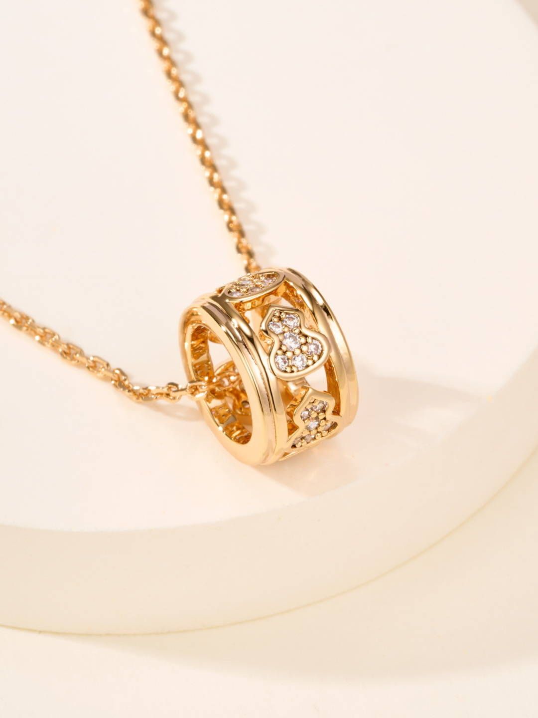 Qeelin Wulu Gourd necklace 18K yellow gold with clear diamonds 18K white gold with clear diamonds 45cm