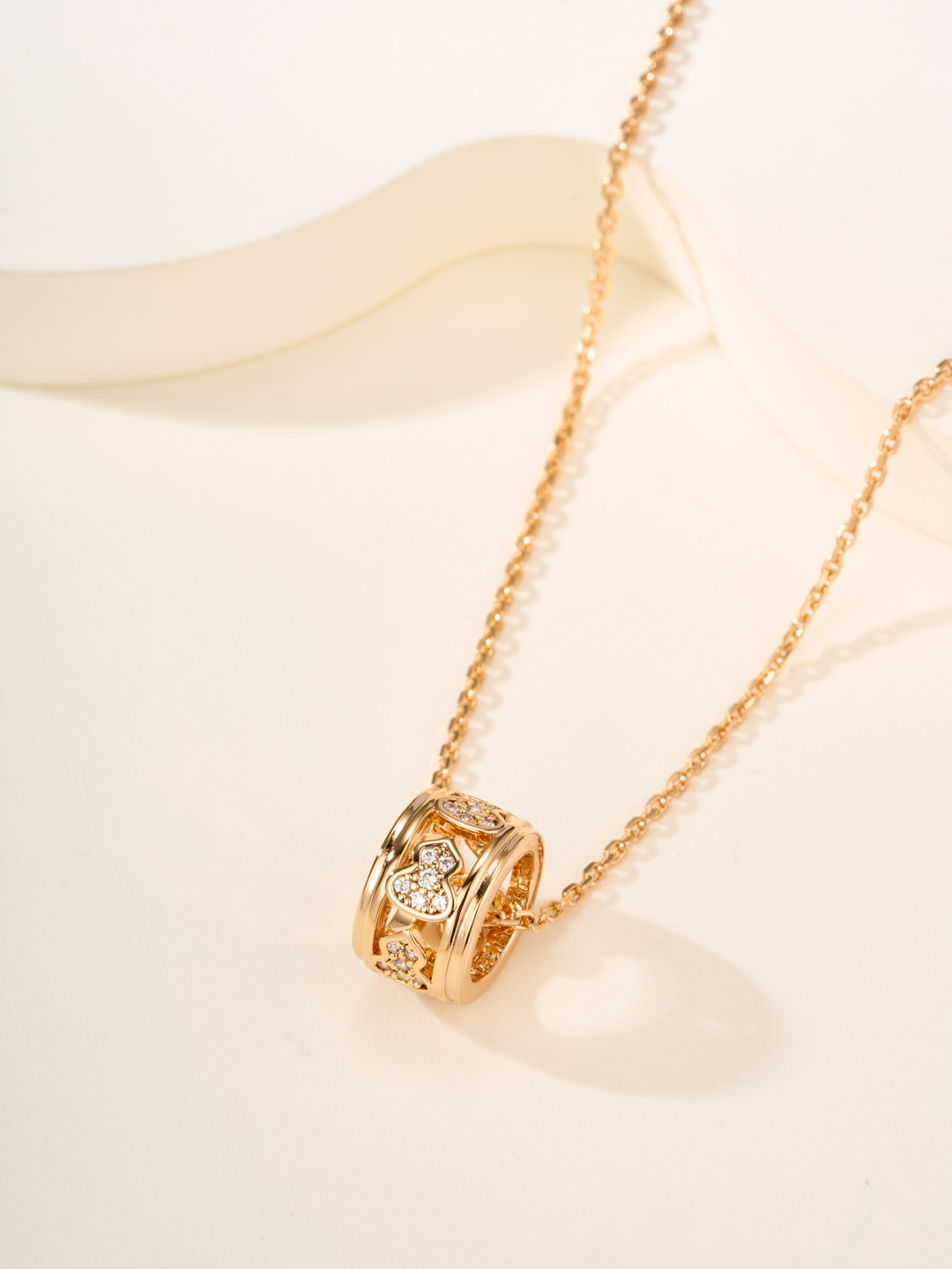 Qeelin Wulu Gourd necklace 18K yellow gold with clear diamonds 18K white gold with clear diamonds 45cm