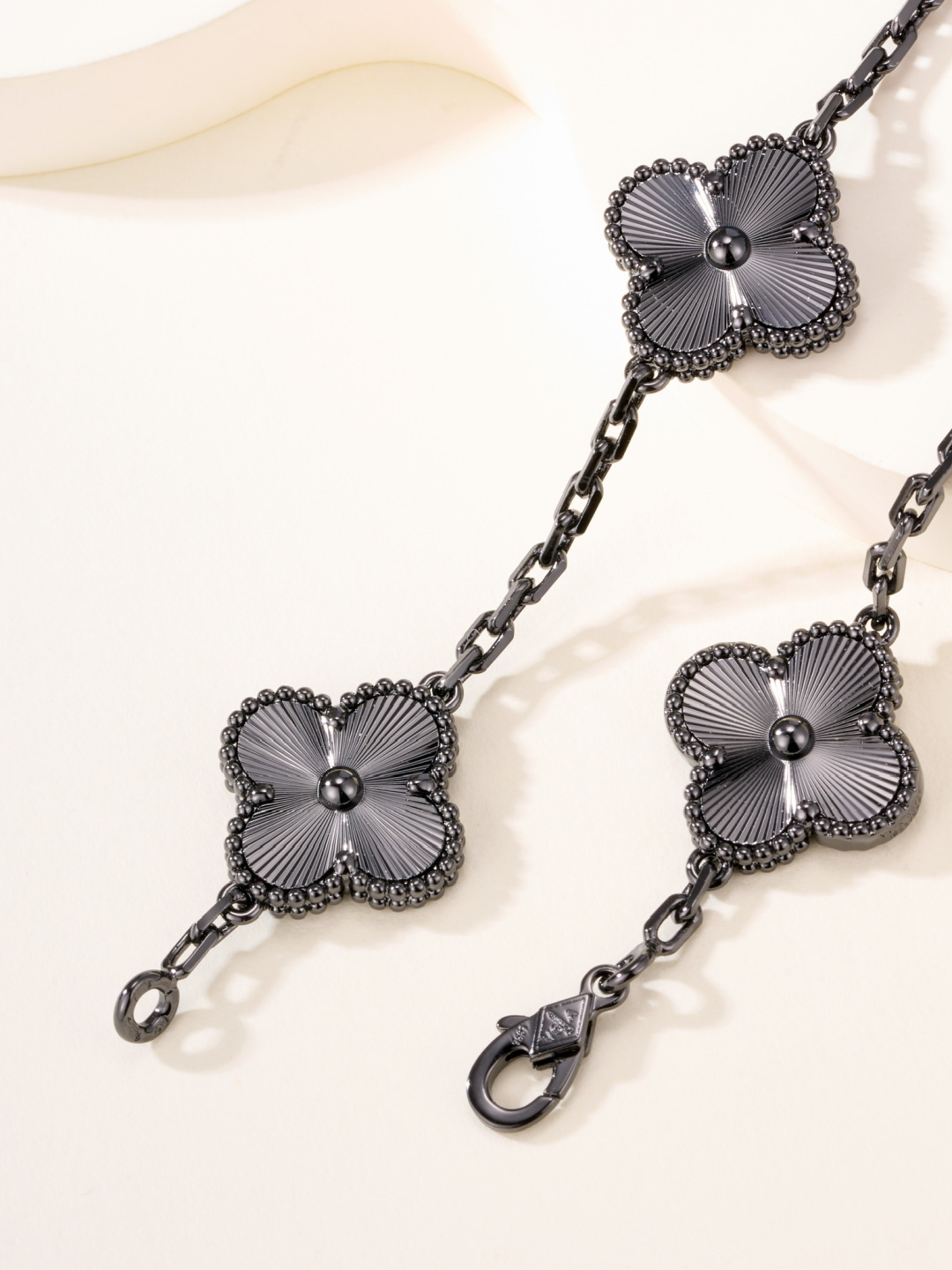 Van Cleef Arpels Vintage Alhambra bracelet Black rhodium plated 18k gold with guilloche black metal clover motifs 19cm