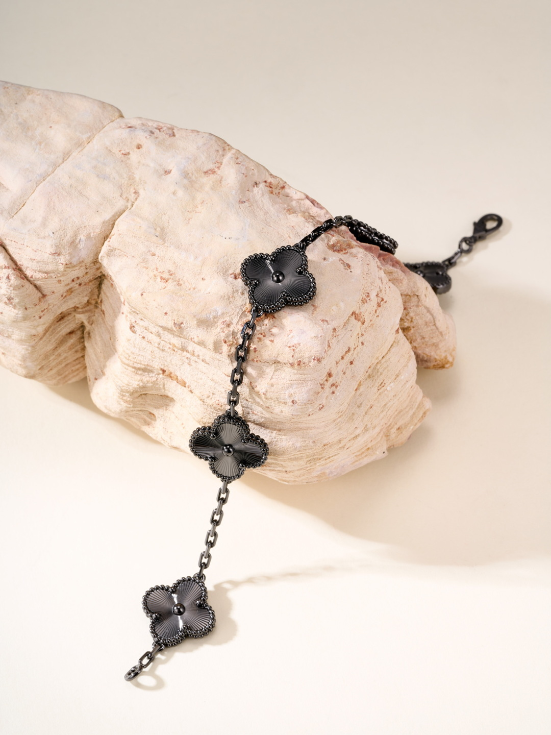 Van Cleef Arpels Vintage Alhambra bracelet Black rhodium plated 18k gold with guilloche black metal clover motifs 19cm