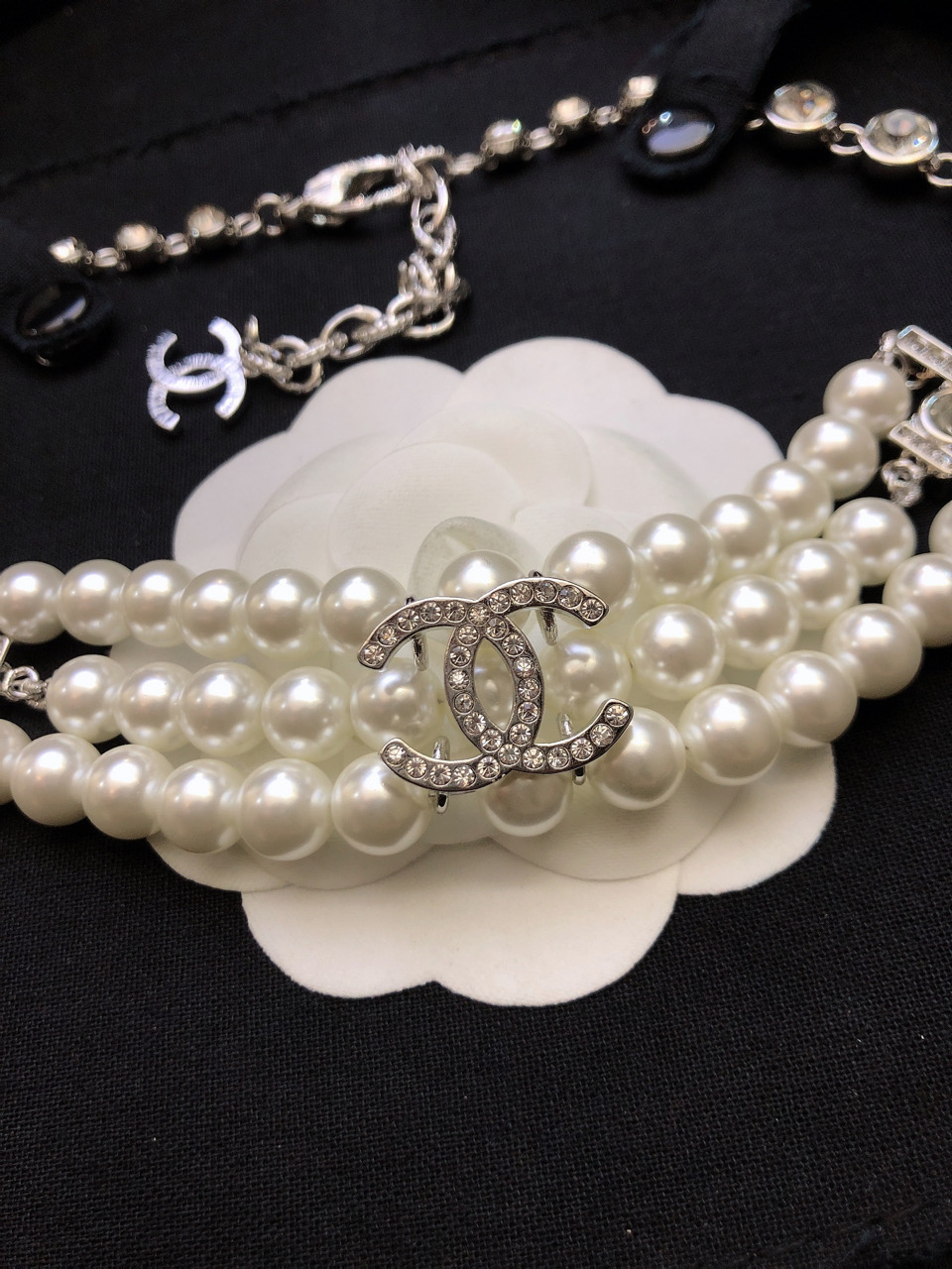 Chanel CC Logo Multi-Strand Pearl Crystal Choker necklace Silver-tone metal white faux pearls clear crystals 38cm with 5cm extender chain