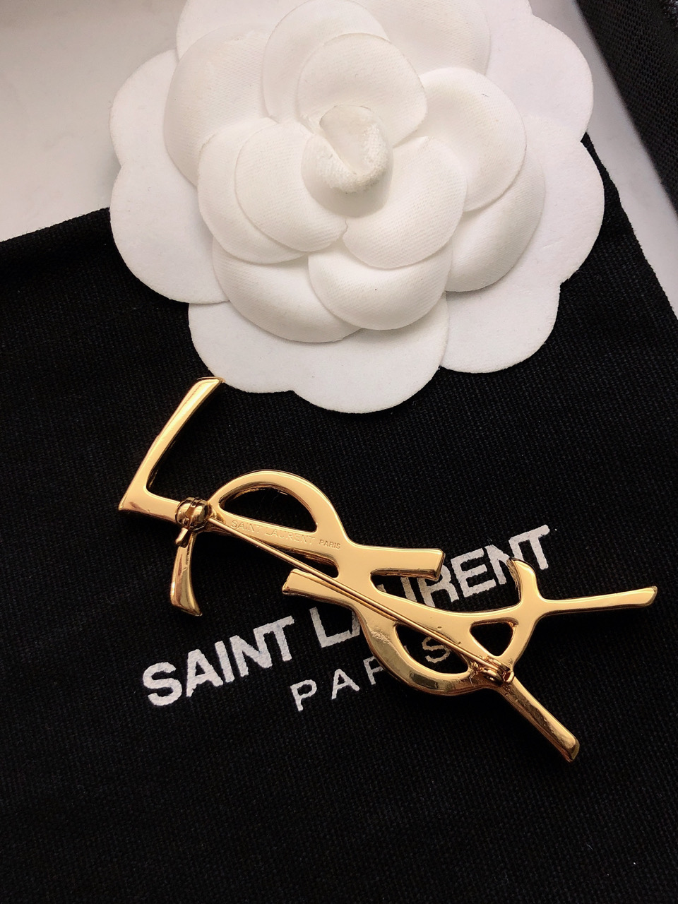 Saint Laurent Cassandre Twisted Monogram Brooch brooch gold tone metal no gemstones 4 5cm height