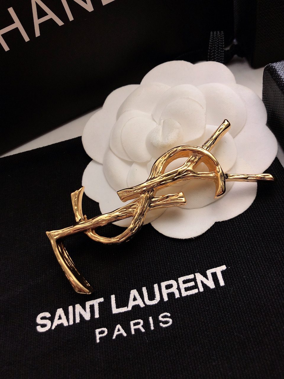 Saint Laurent Cassandre Twisted Monogram Brooch brooch gold tone metal no gemstones 4 5cm height
